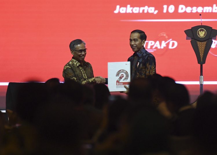 OJK Cirebon kembali diganjar penghargaan, Bupati Imron apresiasi peran dorong literasi keuangan