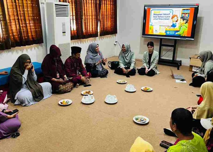 DPK Tanjungpinang Latih Petugas Bahasa Isyarat Bisindo demi Layanan Perpustakaan Inklusif