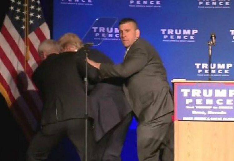 Ledakan Hebat, Trump Dikawal Keluar dari Makan Malam Gedung Putih
