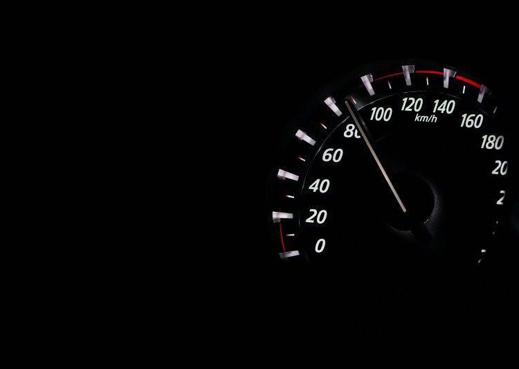 Mengapa Kecepatan Mobil Sampai 220, Padahal Tidak Boleh Ngebut?