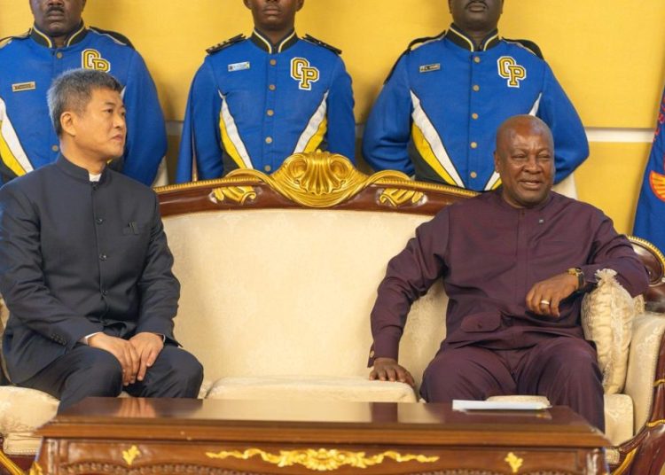Chinese Envoy Presents Credentials to President Mahama - klikkepri.com