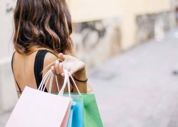 6 Trik Sukses Bisnis Jasa Titip untuk Pecinta Belanja