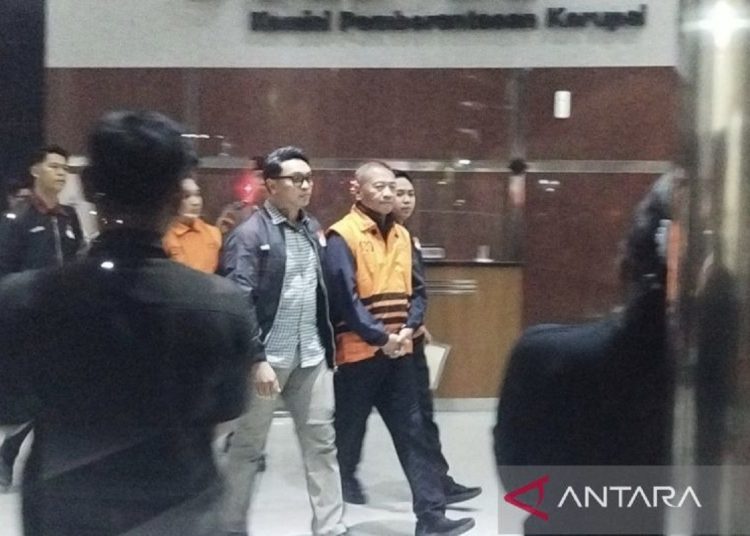 Kata Bupati Tulungagung Saat Pakai Rompi Tahanan KPK