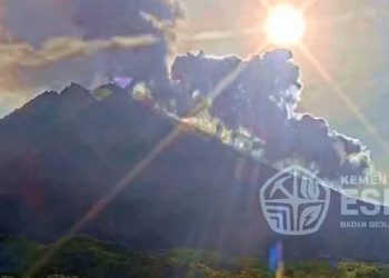 Merapi Meledak 3 Kali, Awan Panas Mengguyur Pagi Minggu