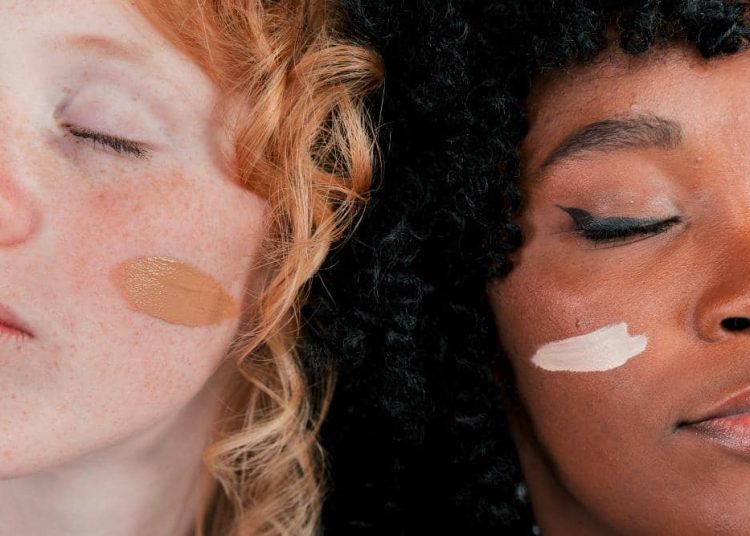 Cara gunakan concealer untuk hilangkan jerawat, kulit jadi mulus!