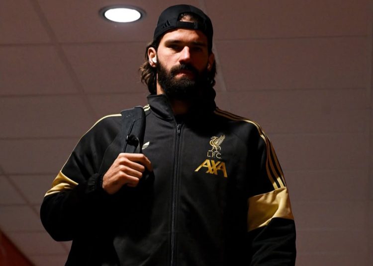Arne Slot Buka Peluang Alisson Tinggalkan Liverpool di Bursa Transfer Musim Panas