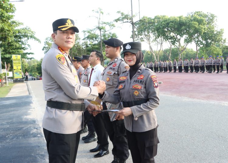 Pimpin Upacar Hari Kesadaran Nasional, Kapolresta Barelang Apresiasi 63 Anggota Berkinerja Baik