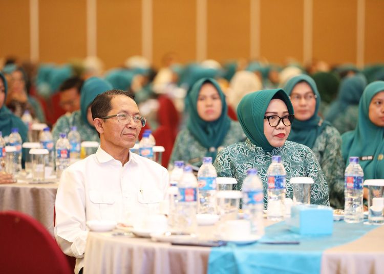 Buka Bimtek PKK-Posyandu, Walikota Amsakar: Organisasi Kuat Berawal dari Administrasi Rapi