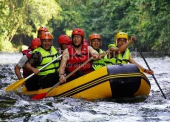 Bupati Edison dan Ketua TP PKK Rayakan Wisata Curup Tenang dengan Arung Jeram