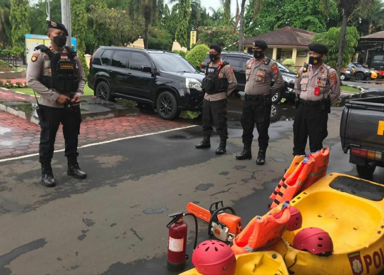 Cuaca Ekstrem Hancurkan Pos Polisi Kenanten Mojokerto
