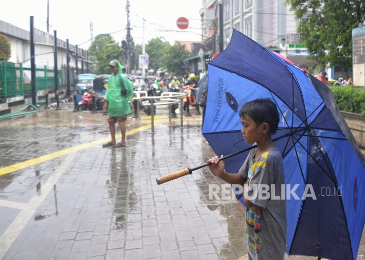 Waspadai Hujan Petir Hari Ini di Padang dan Bukittinggi, Cek Prakiraan Cuaca 7 Kota Sumbar