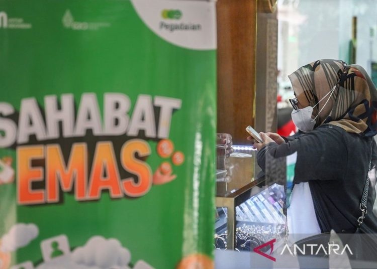 Harga Emas Antam Hari Ini Turun Rp10.000, Ini Rinciannya