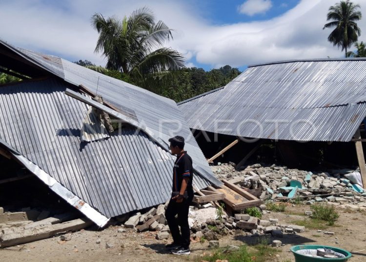 Puluhan Bangunan Rusak dan Satu Jiwa Melayang Akibat Gempa 7,6 di Sulut-Malut