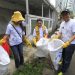 Earth Hour: Bersih Pantai dan Edukasi Daur Ulang di LV8 Resort Hotel