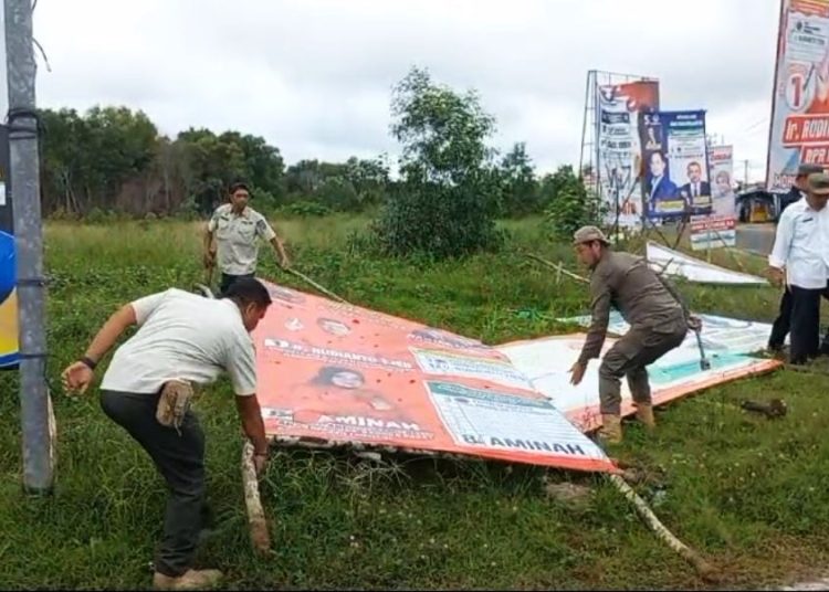Satpol PP Sita Lapak Liar di Zona Terlarang