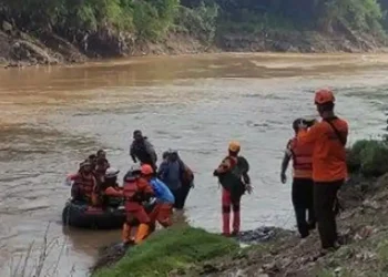 Anak 9 Tahun Tenggelam di Bengawan Solo, Warga dan SAR Lakukan Pencarian