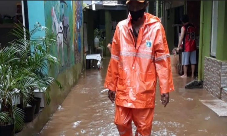 Hujan Lebat Pukul Malam, Permukiman Kebon Pala Terendam 175 Cm