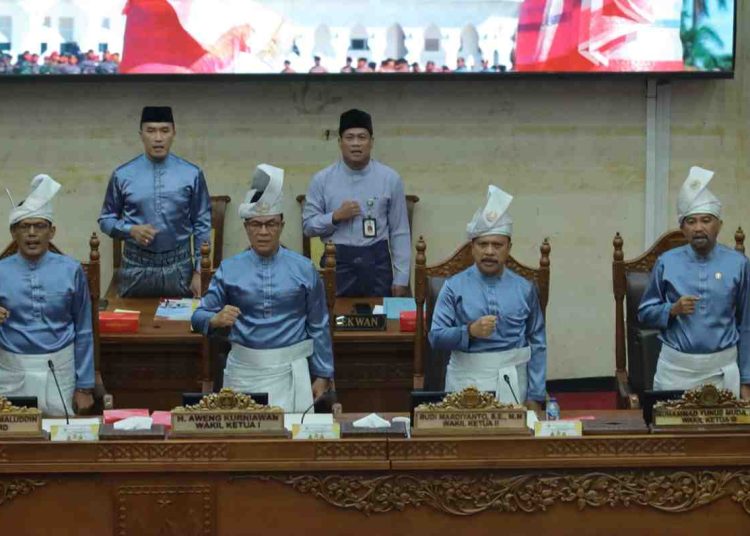 DPRD Kota Batam membentuk Pansus untuk membahas Ranperda Perubahan Perda No. 11 Tahun 2013 tentang Pengelolaan Persampahan. (Din)