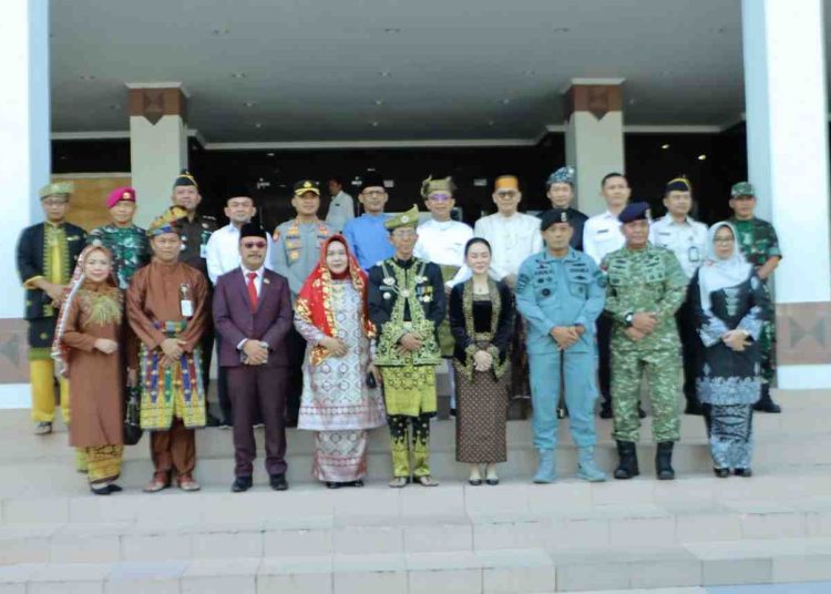 Khidmat dan Penuh Semangat, Pimpinan DPRD Batam Hadiri Upacara Hardiknas 2026 di Engku Putri