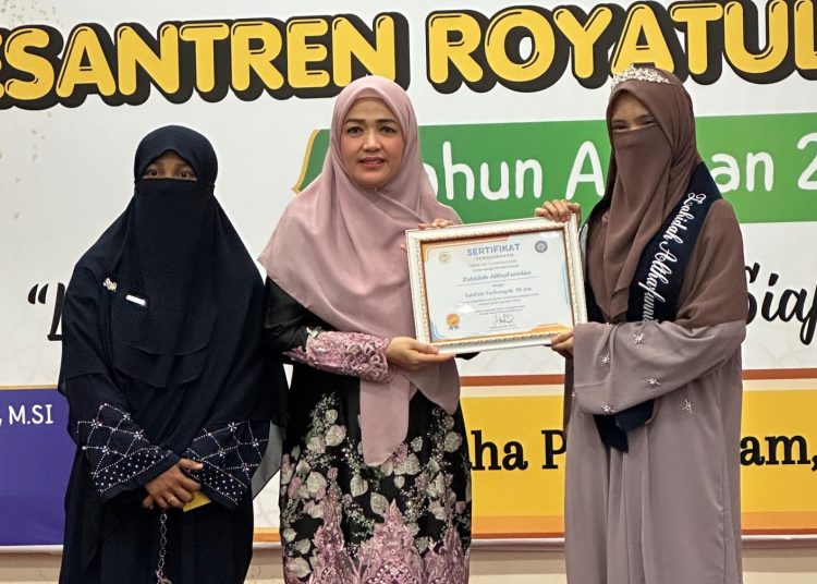 Ketua BKOW Kepri Apresiasi Wisuda Tahfiz Akbar Santri Royatul Qur’an Batam