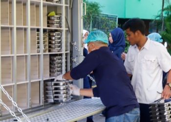 Terpopuler: Kepala BGN Jawab Gaji Pencuci Piring MBG dan Isi Tas Serut Prabowo