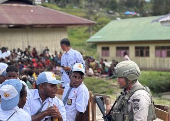 Satgas Damai Cartenz Hadiri Perpisahan Siswa di Sinak Lewat Patroli Humanis