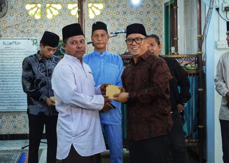 Wagub Nyanyang Safari Jumat ke Belakang Padang, Ajak Warga Kawal Program Presiden