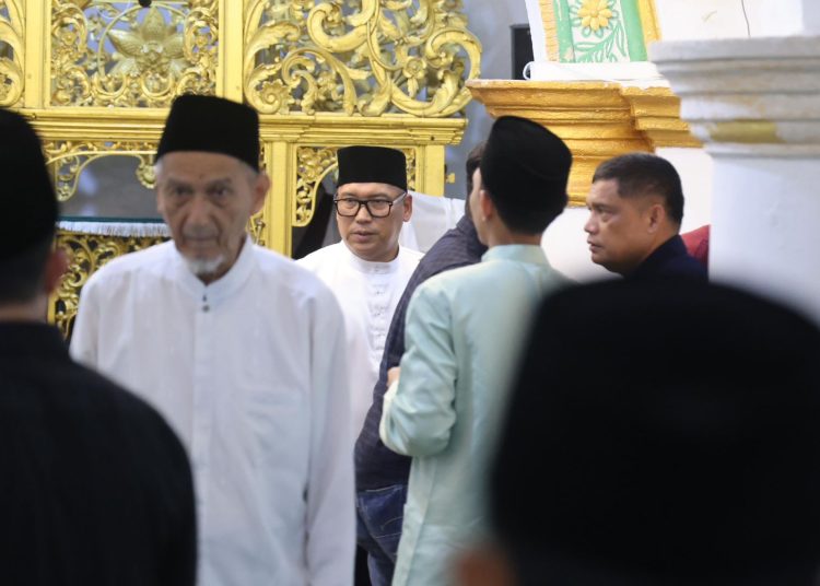 Wagub Nyanyang Salat Jumat di Masjid Raya Sultan Riau Penyengat, Perkuat Silaturahmi dengan Warga