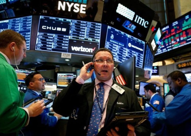 Wall Street Melonjak Akibat Turunnya Harga Minyak dan Imbal Hasil Obligasi AS