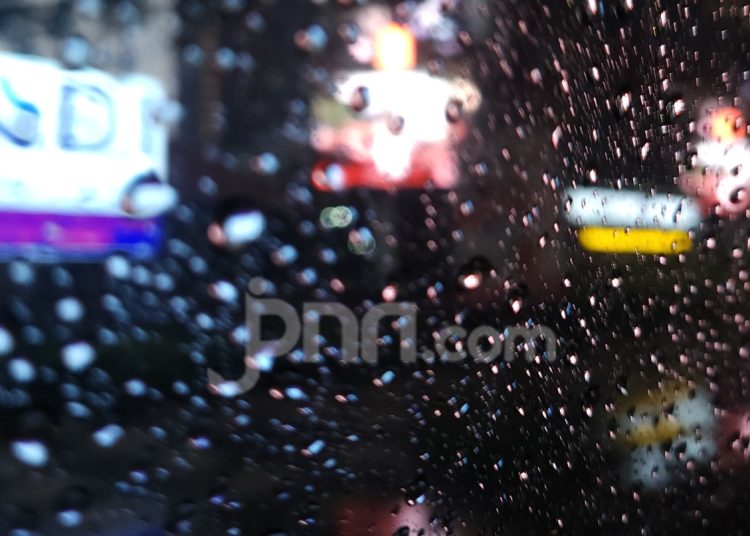 Cuaca Surabaya Hari Ini: Hujan Lebat dan Petir Pagi Sampai Malam