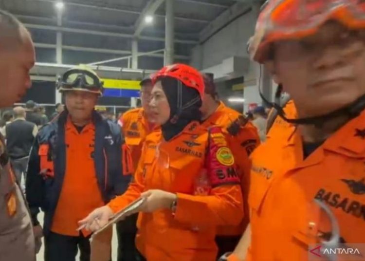 Basarnas Prioritaskan Evakuasi Aman Korban Tabrakan Kereta di Bekasi