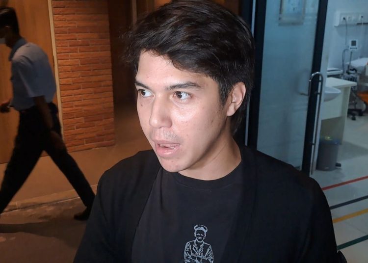 El Rumi Kini Jadi Om, Suami Syifa Hadju Terharu Usai Al Ghazali Jadi Ayah