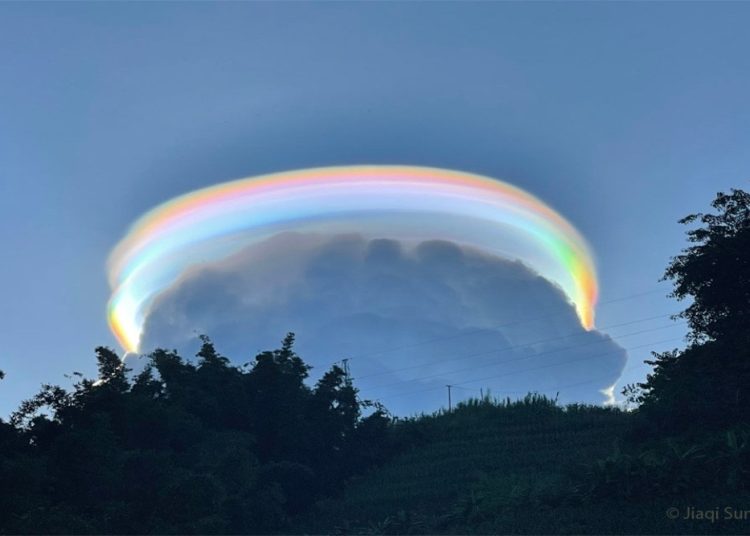 Awan pelangi viral di Bogor, ini penjelasan ilmuwan BRIN