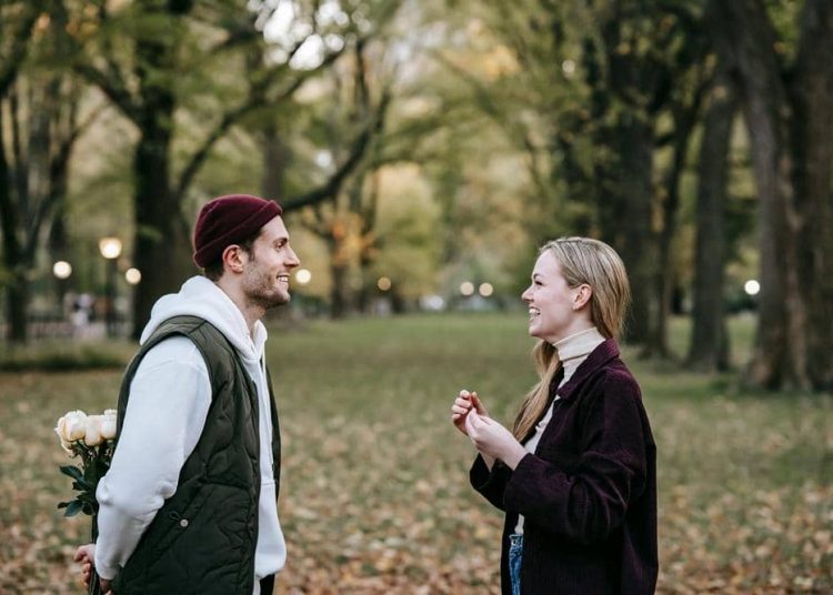 7 Perbedaan Secret Admirer dan Cinta Sipihak, Ini Penjelasannya