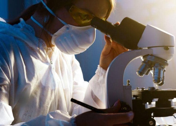 Melanoma Kuku: Tanda, Penyebab, Diagnosis, dan Pengobatan