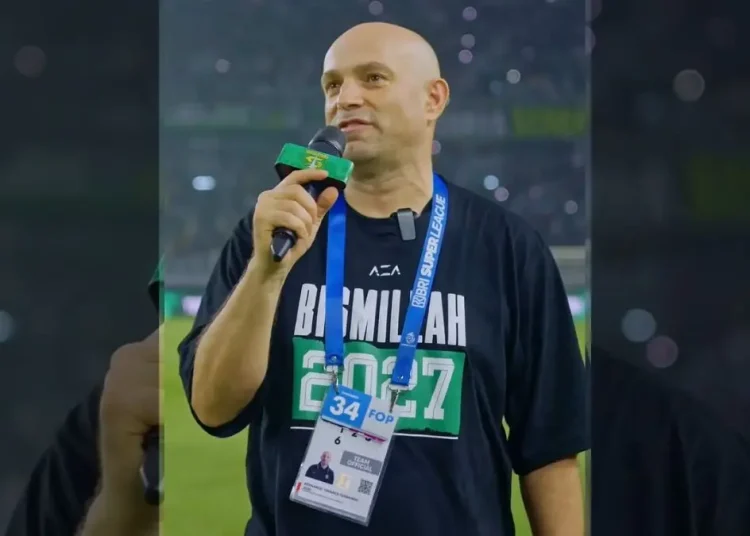 Bismillah 2027! Kaos Bernardo Tavares Menggebrak Harapan Bonek di Markas Persebaya Surabaya