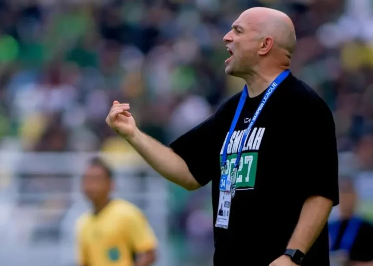 Ronaldo atau Messi? Bernardo Tavares Membuat Penasaran Skuad Persebaya Surabaya Musim Depan