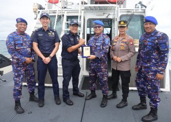 Patroli Bareng di Perbatasan, Ditpolairud Polda Kepri dan Polisi Singapura Pererat Kerja Sama Jaga Laut