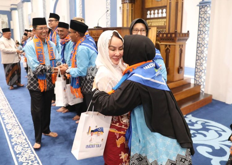 Walikota Amsakar Berangkat Haji Bersama 187 Jemaah Kloter 25 Embarkasi Batam