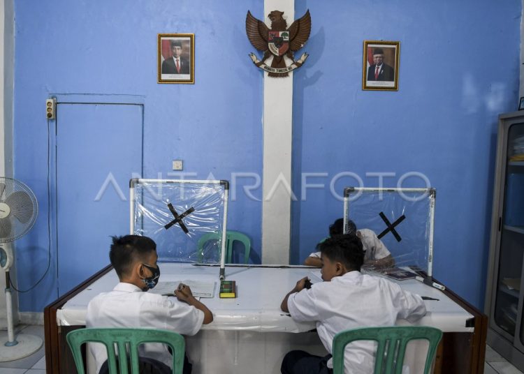 Dinding Sekolah Tebet Barat 08 Ambruk, Pembelajaran Jarak Jauh Diterapkan