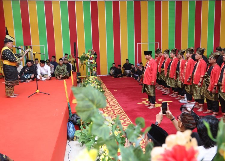 Endy Maulidi Resmi Dikukuhkan Jadi Panglima Besar Hulubalang LAM Kepri