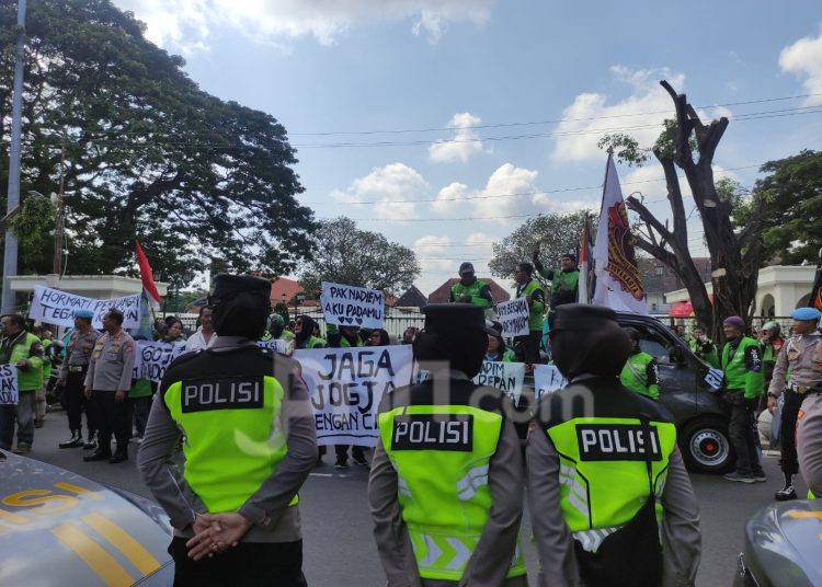 Driver Gojek Jogja Kenang Jasa Nadiem