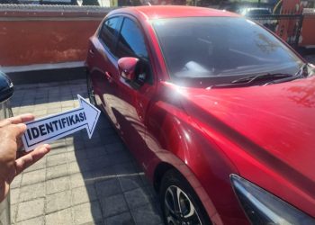 Teror Listrik Dokter Muda di Kabin Merah Mazda 2