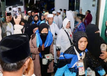442 Jemaah Haji Kloter 1 Debarkasi Batam Tiba di Tanah Air, Disambut Sekda Firmansyah