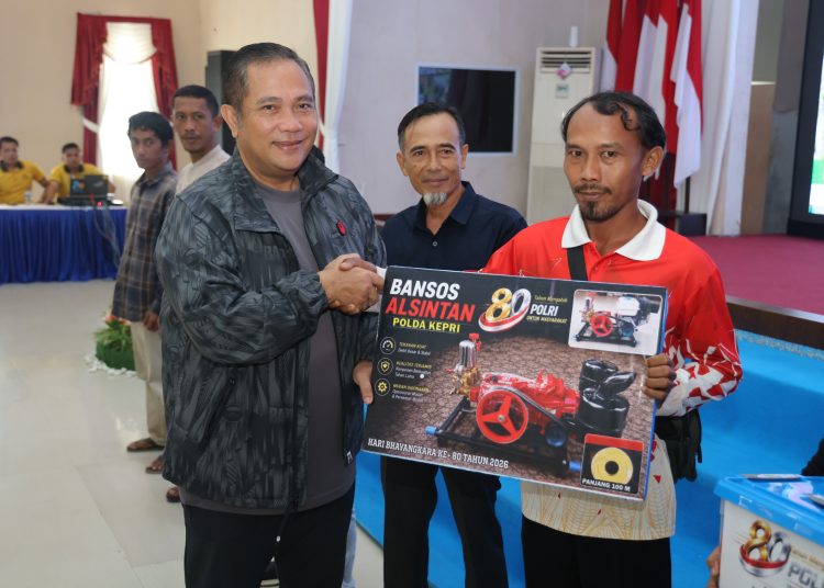 Polda Kepri Gelar Nobar Piala Dunia 2026, Bagikan Bansos dan Alsintan Sambut Hari Bhayangkara ke-80