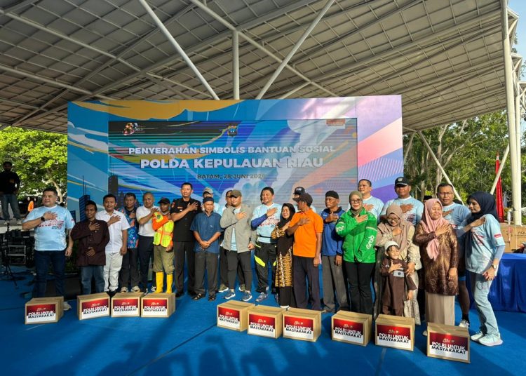 Hari Bhayangkara Ke-80, Kapolda Kepri Lepas Pendistribusian 1.000 Paket Sembako untuk Masyarakat
