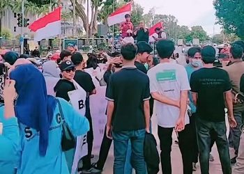 Nasib Pekerja Terancam Evaluasi BGN, Ratusan Relawan Makan Bergizi Gratis Geruduk DPRD Batam