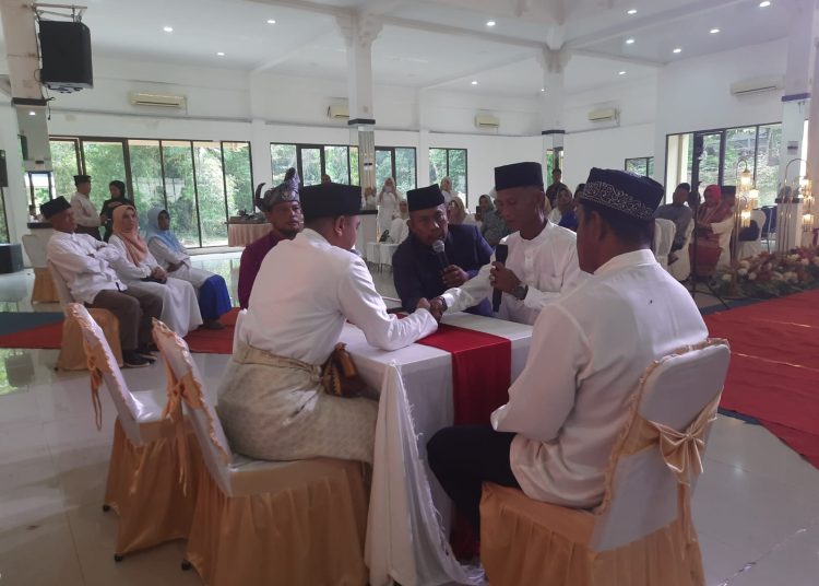 Ijab Kabul Penuh Haru, Gianza dan Dewi Resmi Menjadi Pasangan Suami Istri