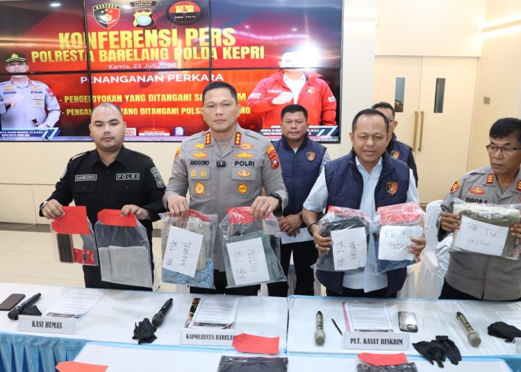 Kapolresta Barelang Pimpin Konferensi Pers Kasus Pengeroyokan Viral, Tegaskan Tak Ada Kriminalisasi