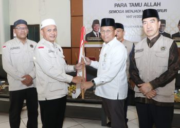 Tiba di Tanah Air, 379 Jemaah Haji Kloter 25 Disambut Sekda Batam di Asrama Haji
